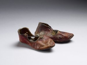 Um par de sapatos de criança (couro)